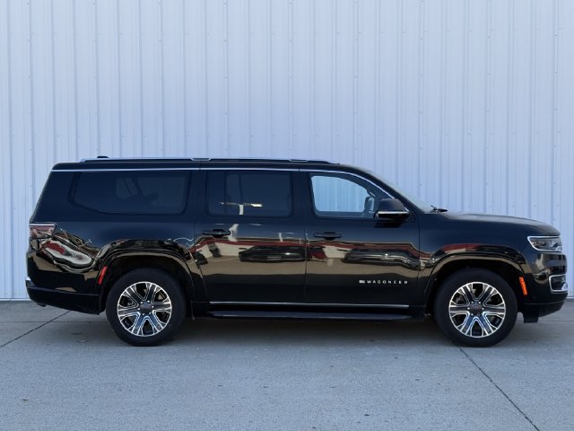 Used 2024 Jeep Wagoneer L Series II RWD image 3