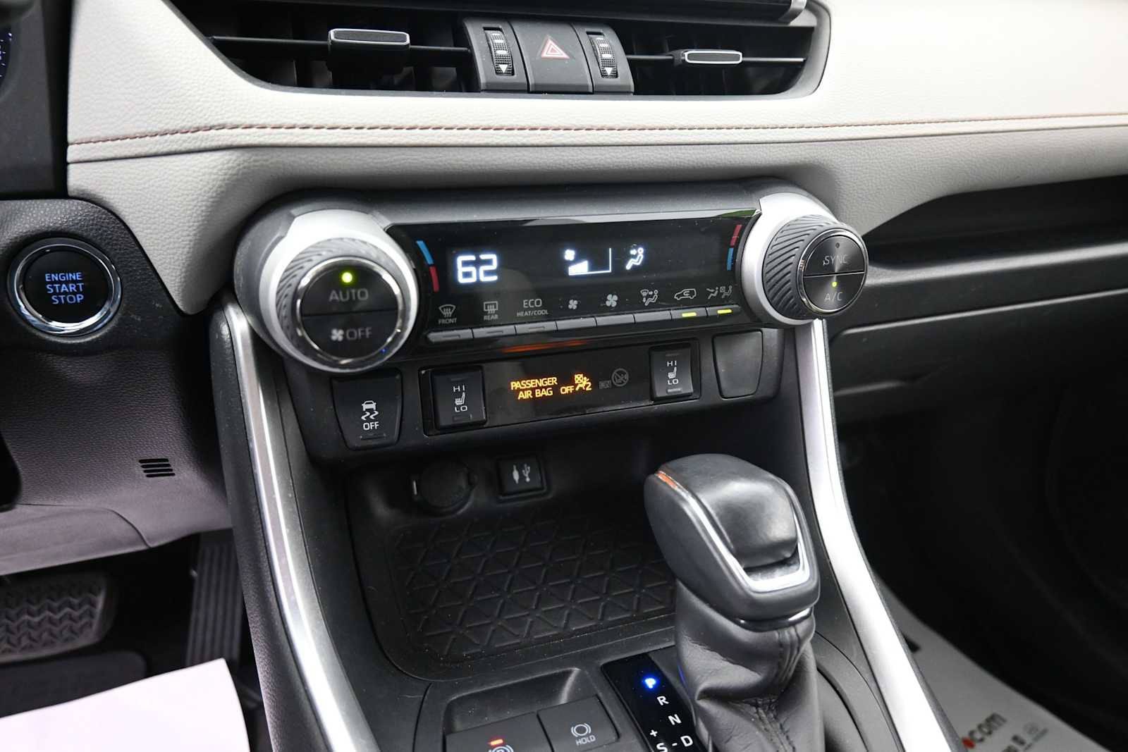 Used 2019 Toyota RAV4 XLE Premium w/ Cold Weather Package AWD/4WD image 10