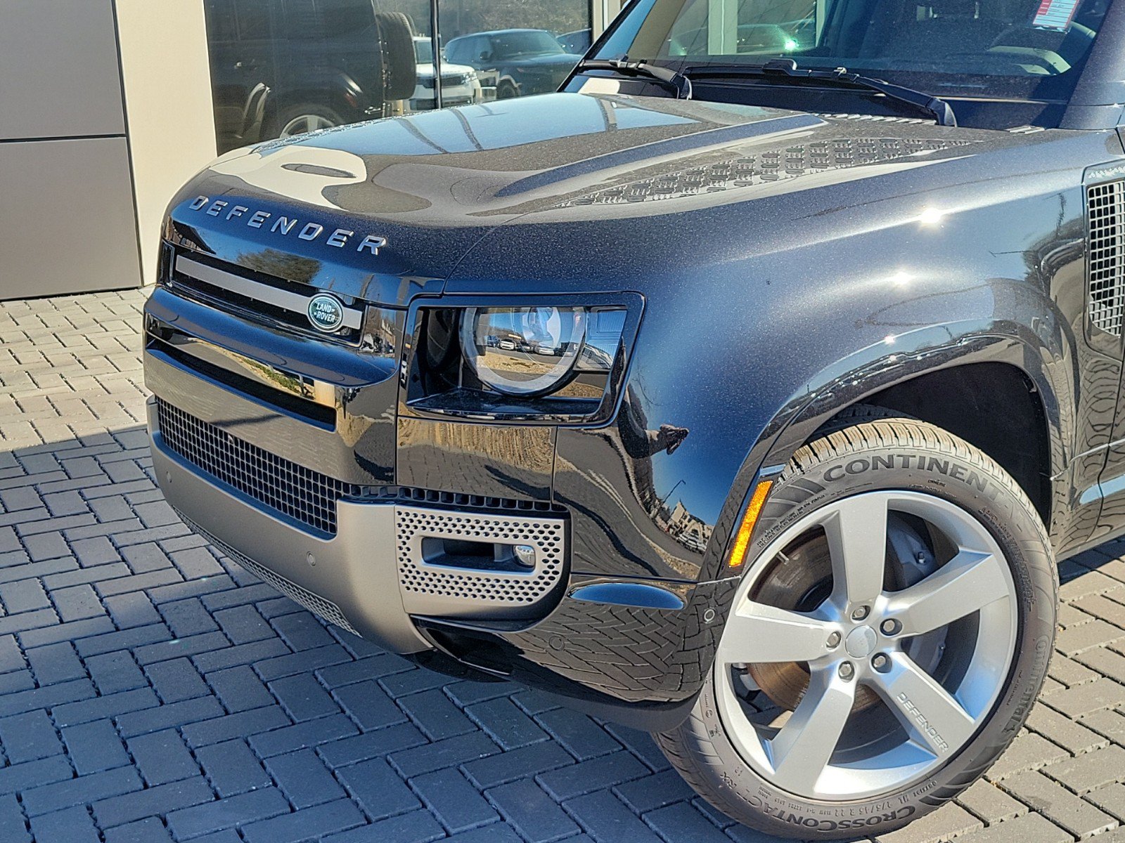 Certified 2025 Land Rover Defender 110 X-Dynamic SE AWD/4WD image 10