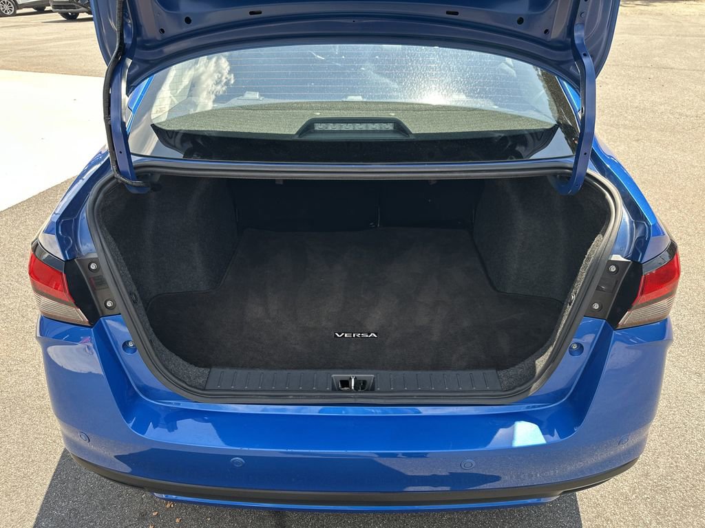 Used 2023 Nissan Versa SR w/ Trunk Package image 19