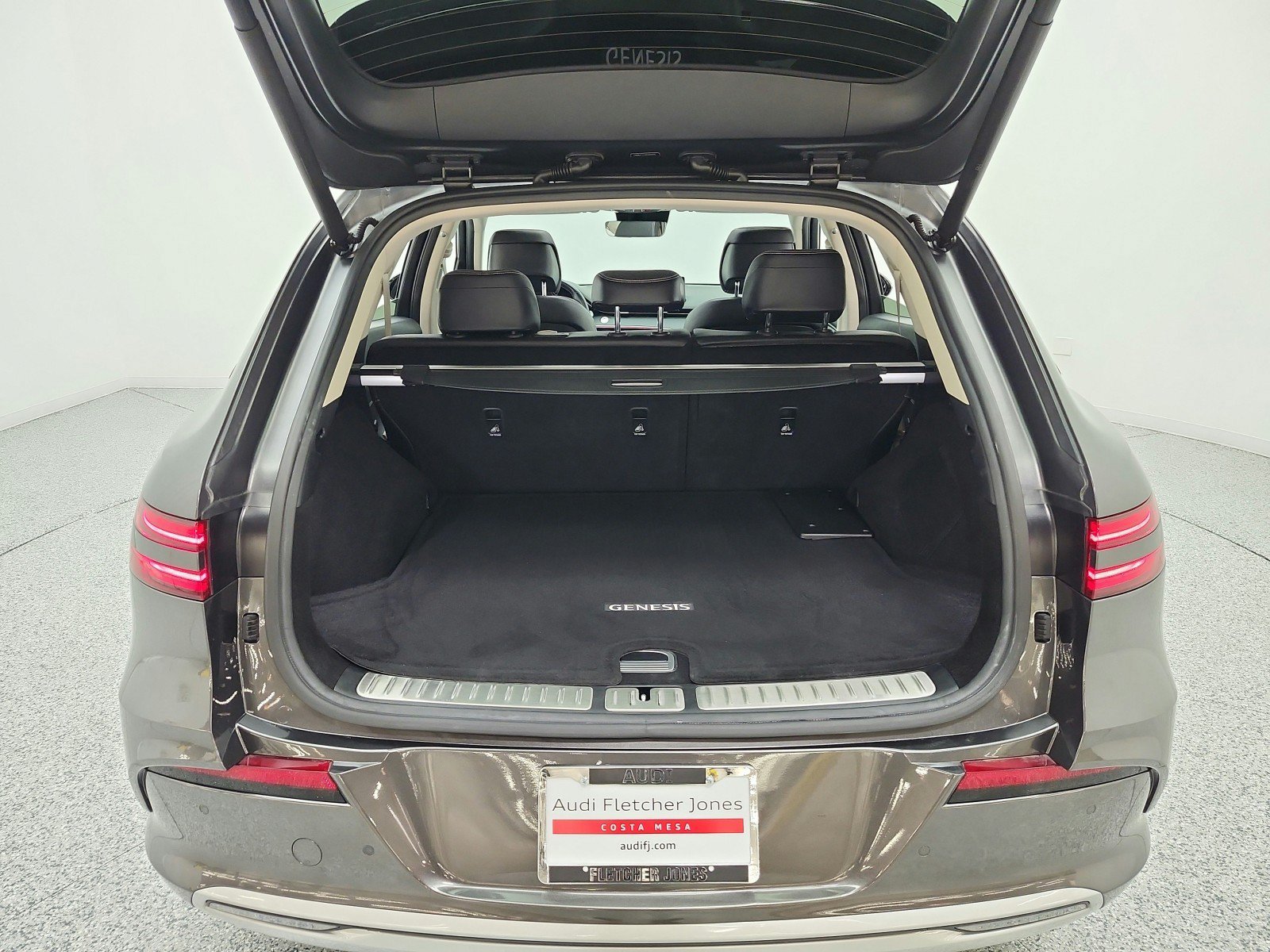Used 2023 Genesis Electrified GV70 AWD/4WD image 27