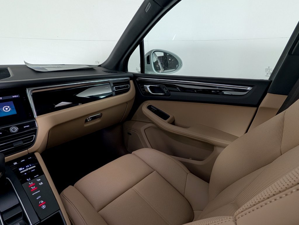 New 2026 Porsche Macan AWD/4WD image 23