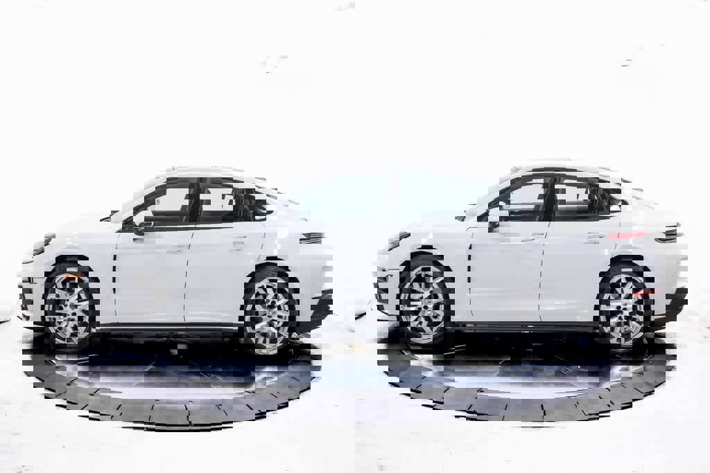 Certified 2024 Porsche Panamera 4 image 2