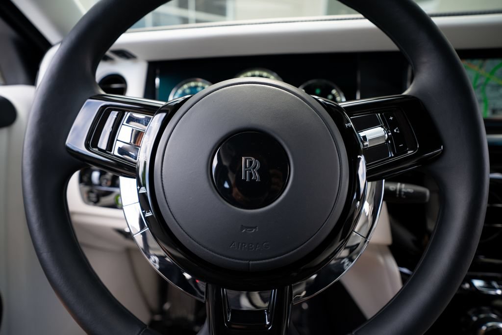 Used 2022 Rolls-Royce Phantom Sedan w/ The Phantom Package RWD image 35