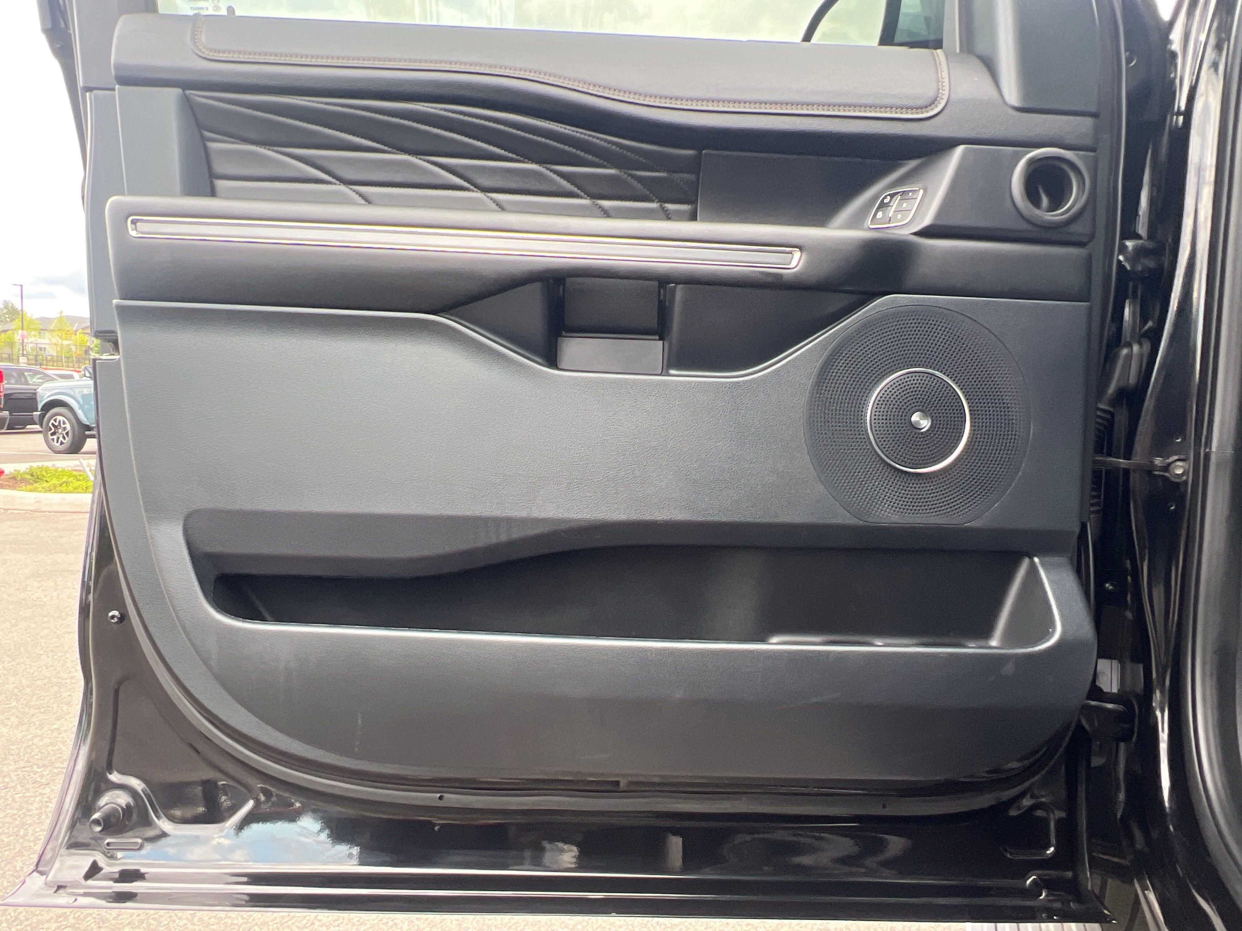 Used 2019 Ford Expedition Platinum image 25