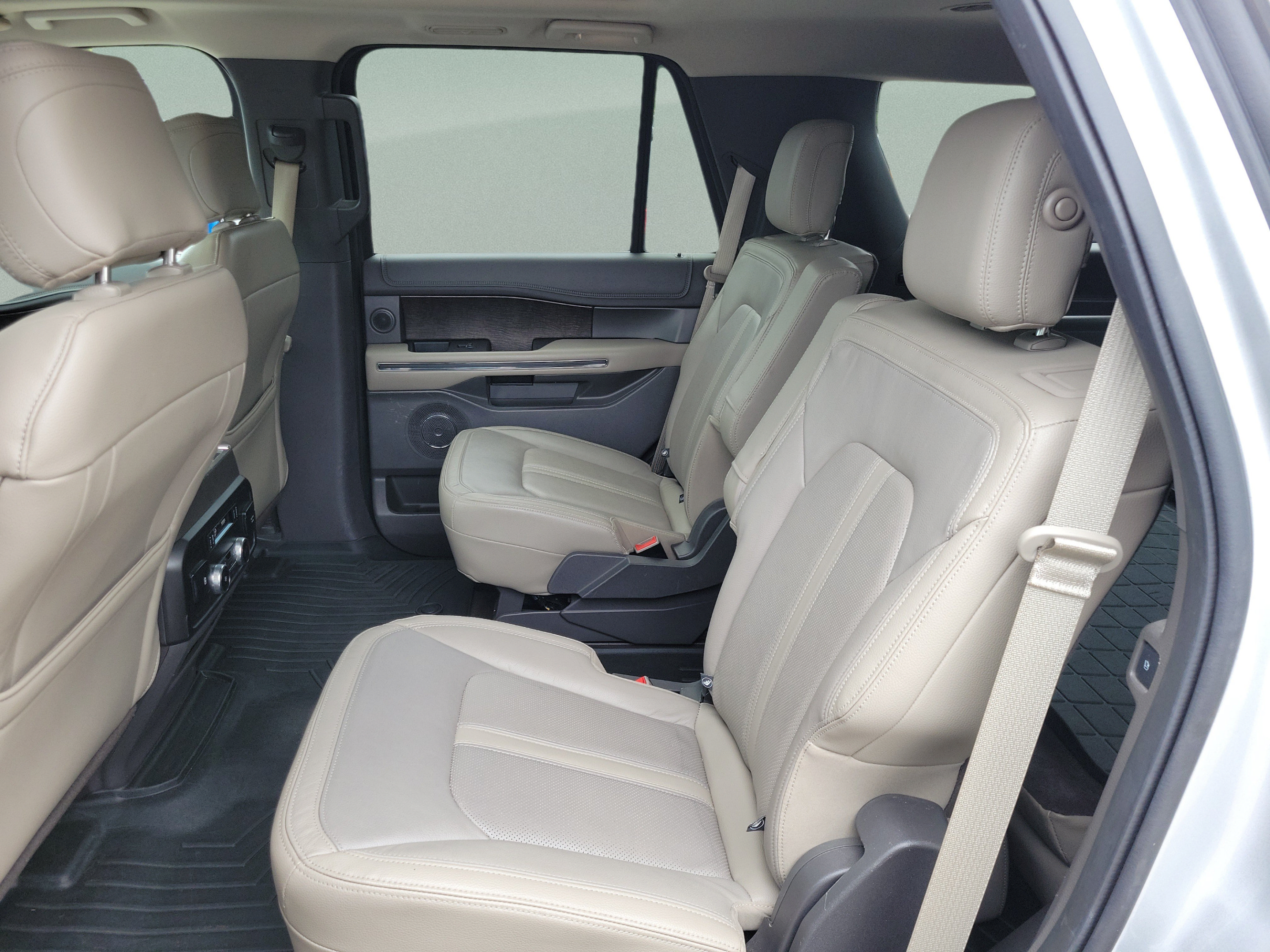 Used 2018 Ford Expedition Limited w/ Equipment Group 302A RWD image 13