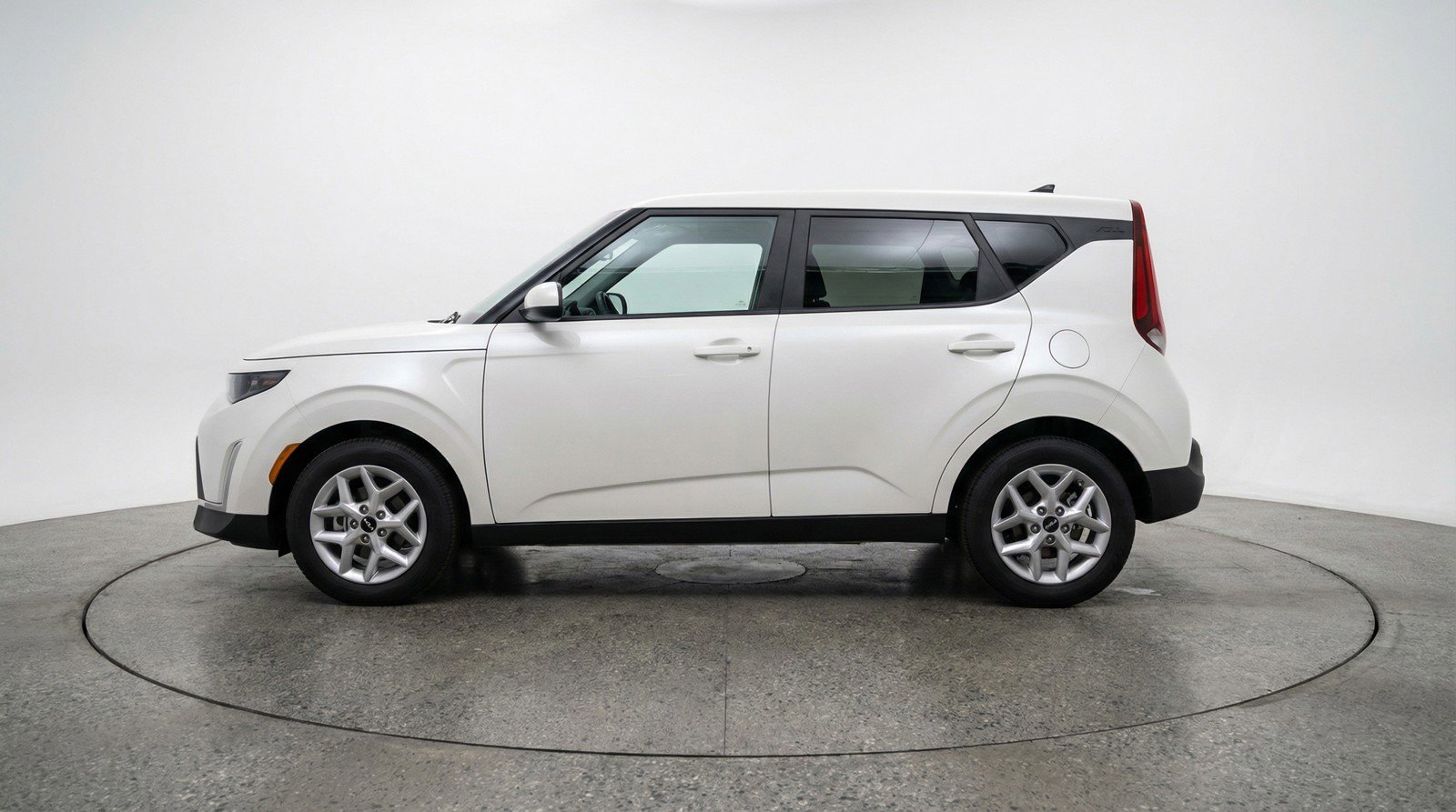 Used 2025 Kia Soul LX w/ LX Technology Package image 3