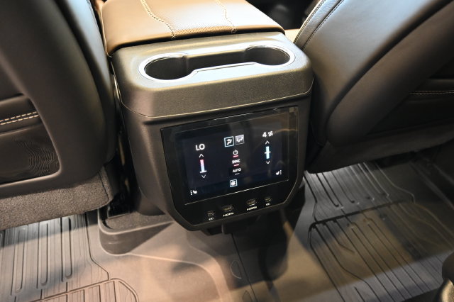 New 2026 GMC Yukon XL Denali Ultimate AWD/4WD image 32