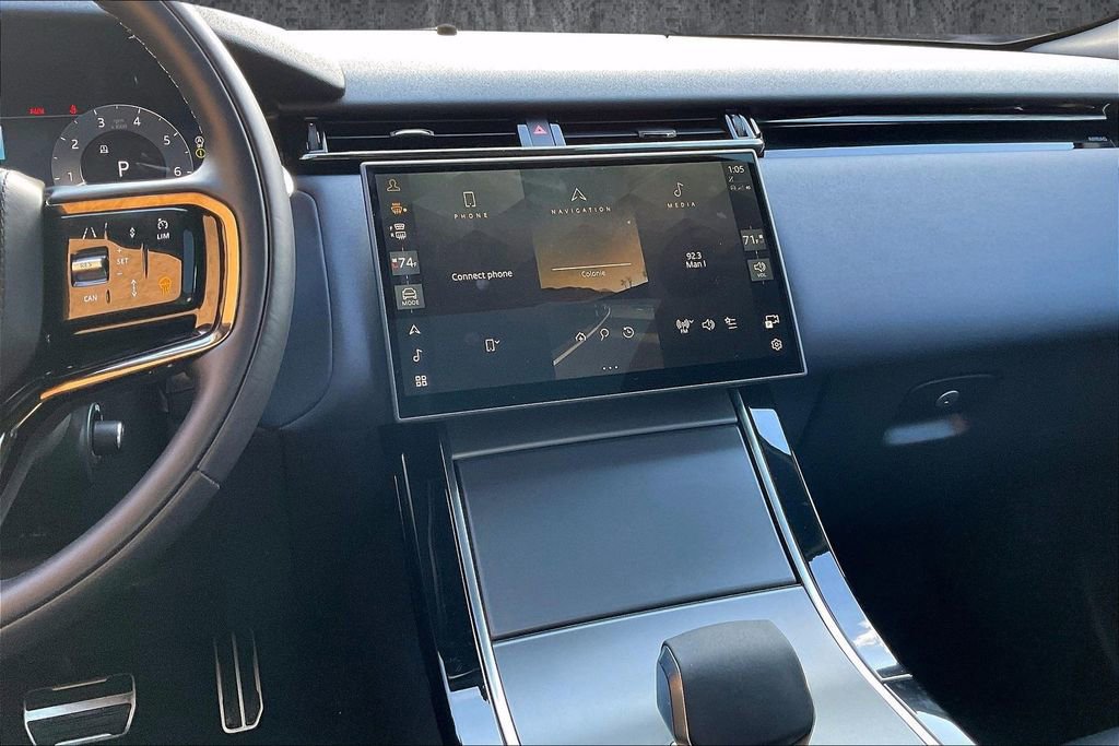 Certified 2025 Land Rover Range Rover Velar Dynamic SE image 9