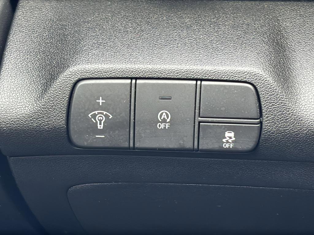 Certified 2025 Hyundai Elantra SE image 33