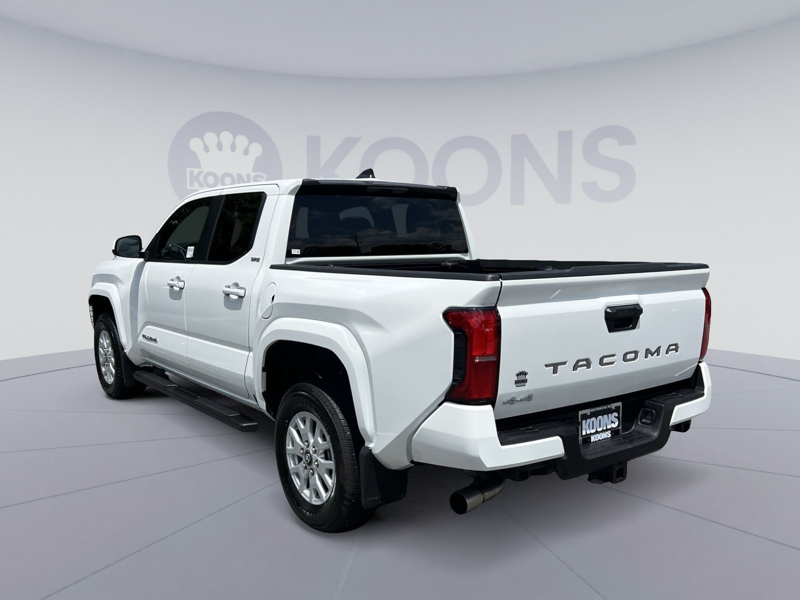Used 2025 Toyota Tacoma SR5 AWD/4WD image 4