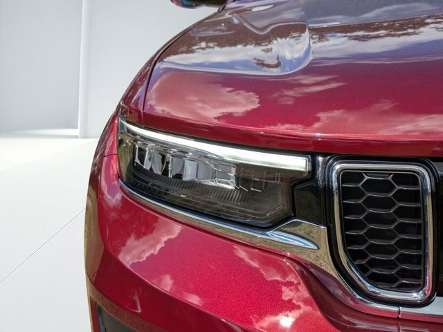 New 2025 Jeep Grand Cherokee Overland w/ Luxury Tech Group IV image 8