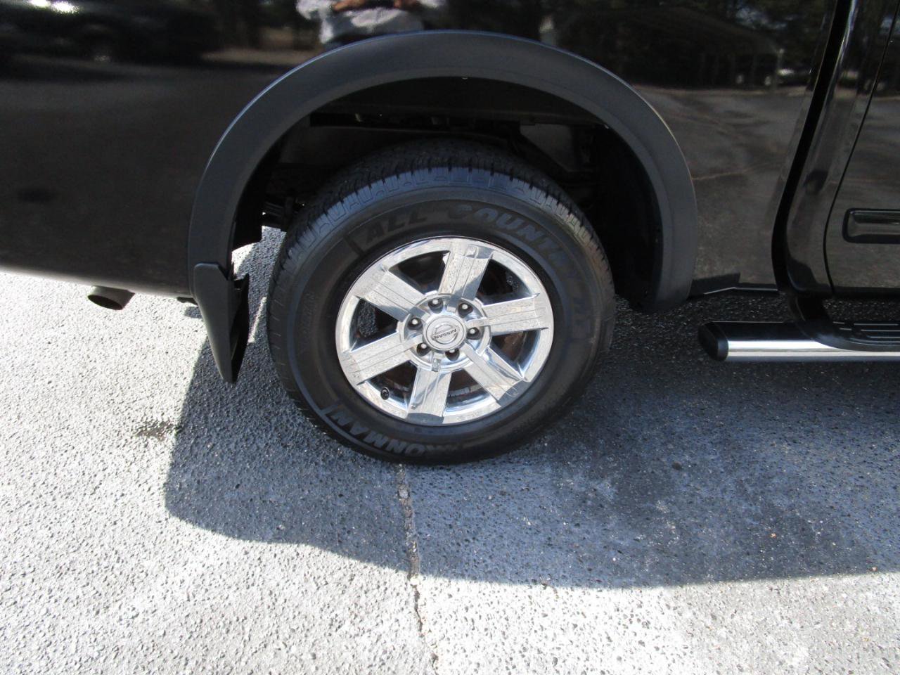 Used 2015 Nissan Titan SV image 24