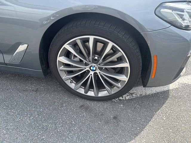 Used 2023 BMW 540i xDrive w/ Premium Package image 5
