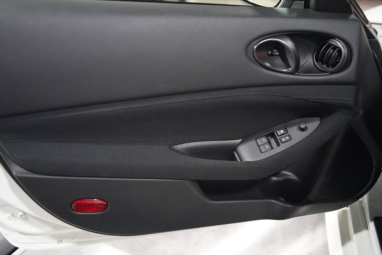 Used 2025 Nissan Z Sport w/ Floor Mat Package RWD image 68