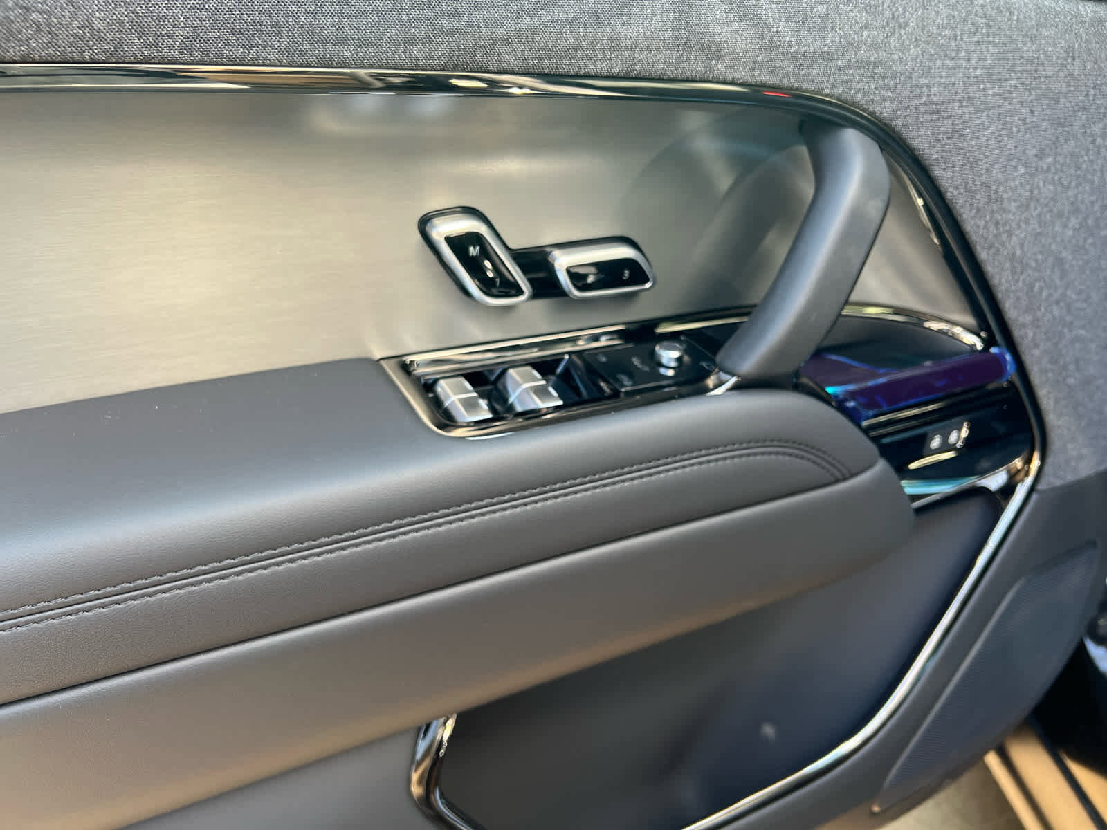 Used 2025 Land Rover Range Rover Sport image 15