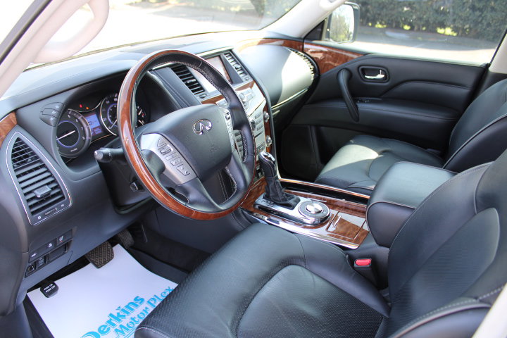 Used 2018 INFINITI QX80 2WD w/ Driver Assistance Package image 3