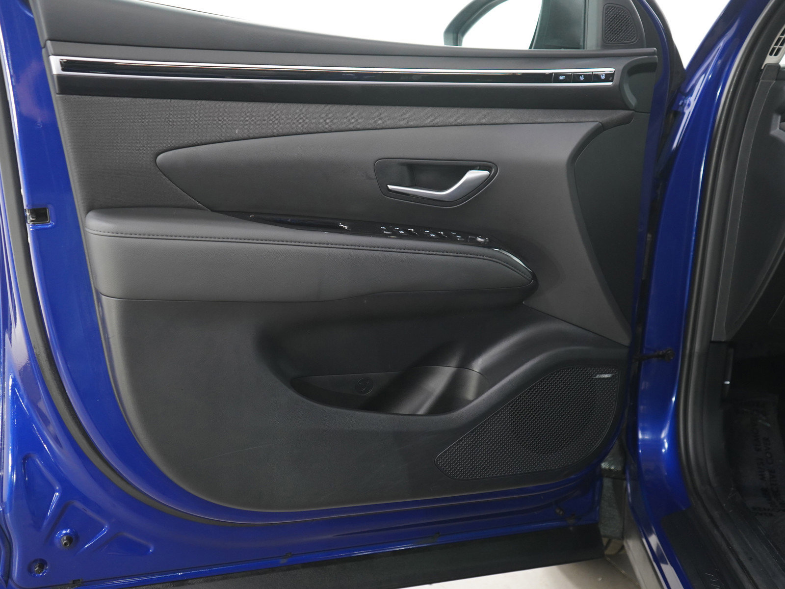 Certified 2024 Hyundai Tucson Limited AWD/4WD image 17