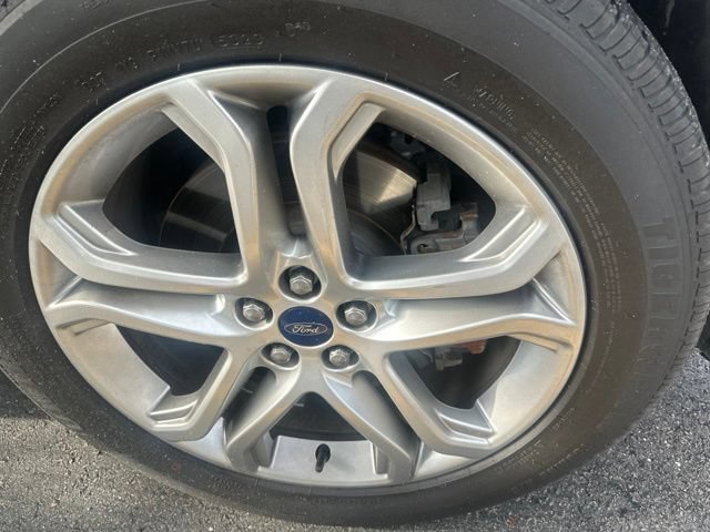 Used 2017 Ford Edge Titanium w/ Technology Package AWD/4WD image 24