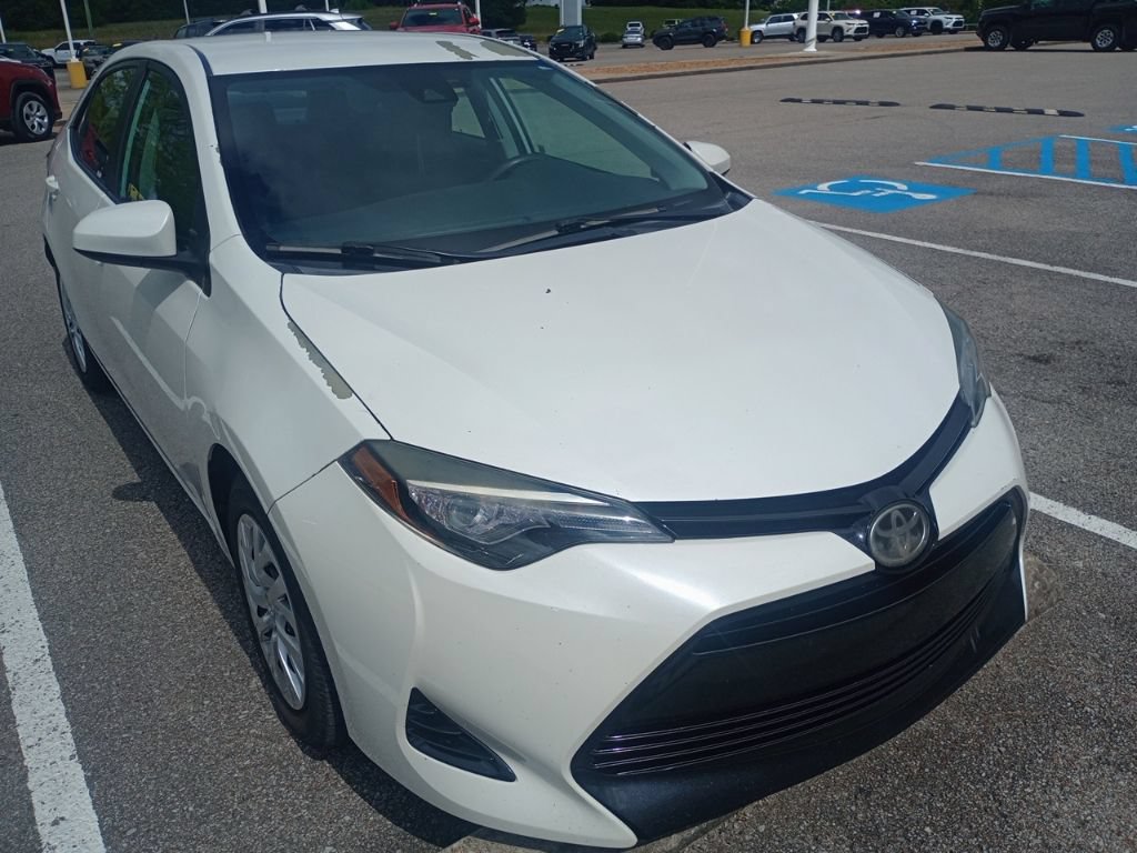 Used 2017 Toyota Corolla LE FWD image 3