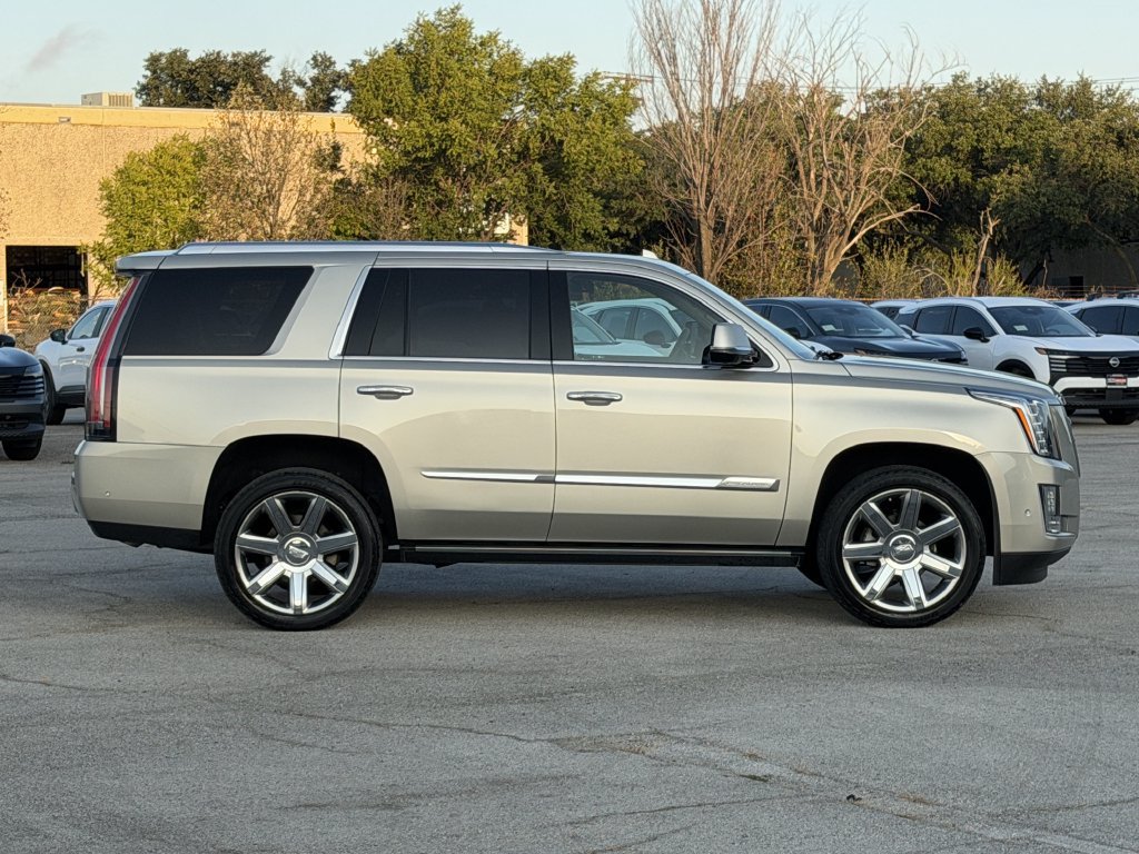 Used 2017 Cadillac Escalade Premium Luxury RWD image 4
