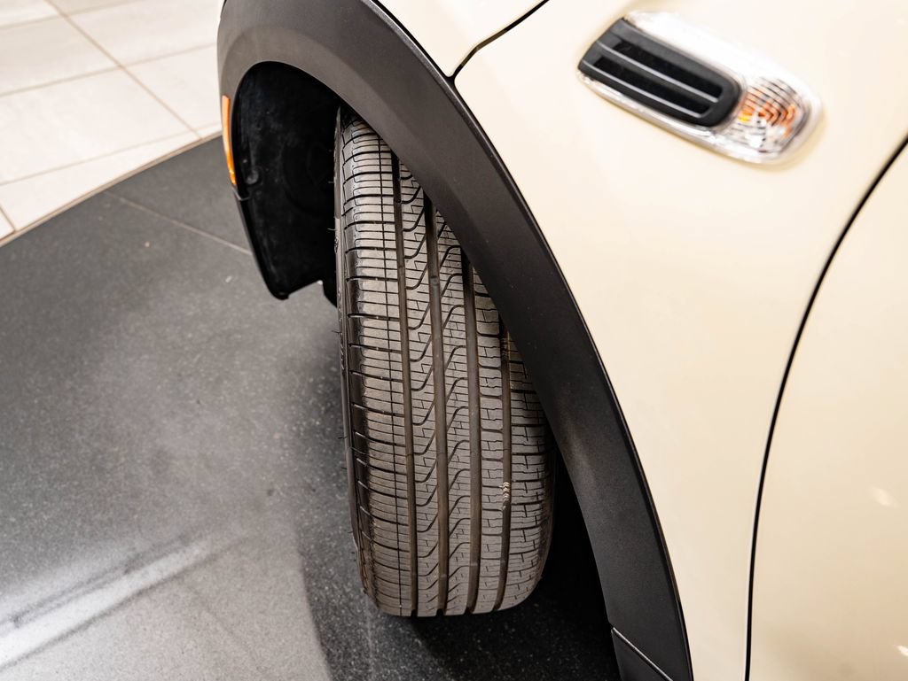 Used 2018 MINI Cooper 2-Door Hardtop FWD image 47