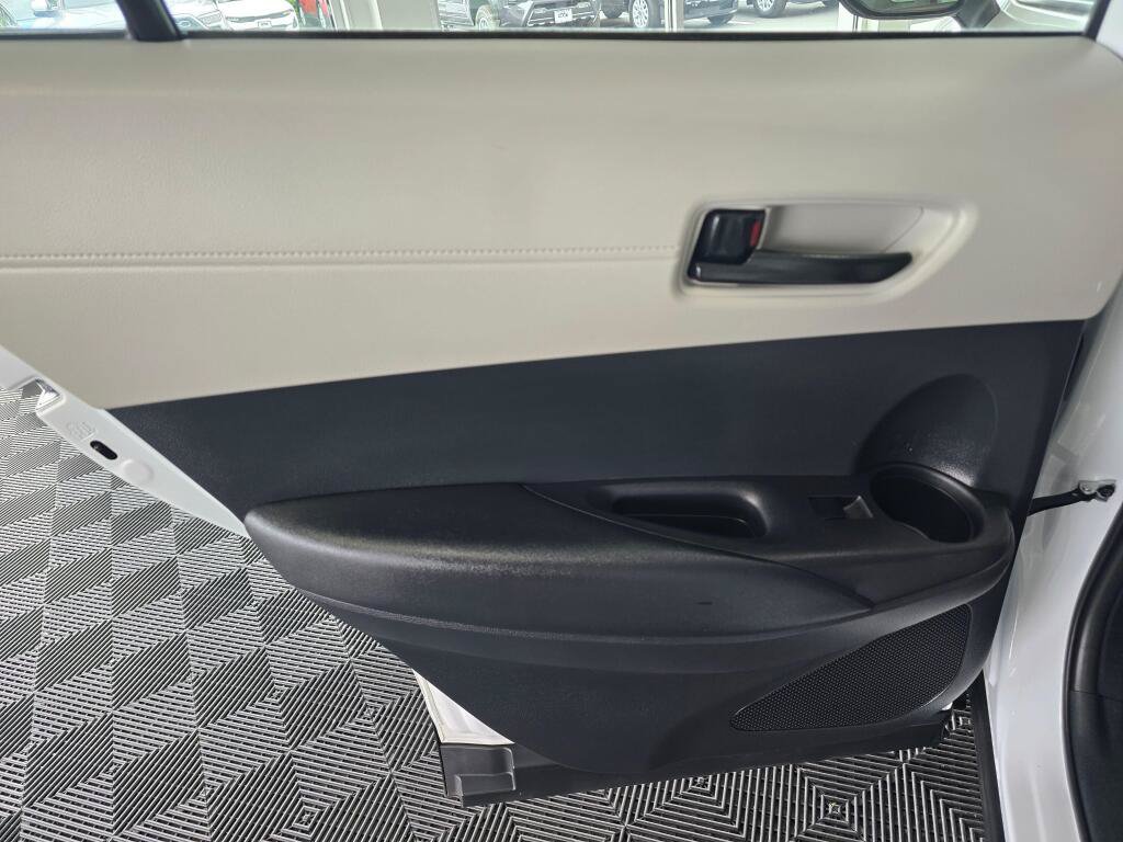 Used 2024 Toyota Corolla Cross L AWD/4WD image 35