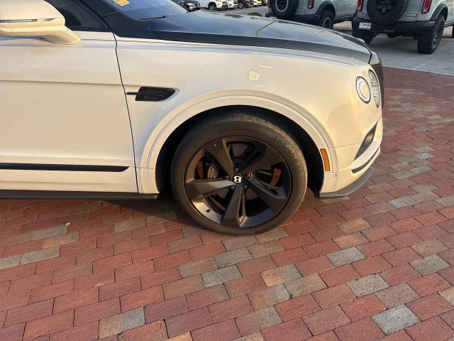 Used 2019 Bentley Bentayga AWD/4WD image 17