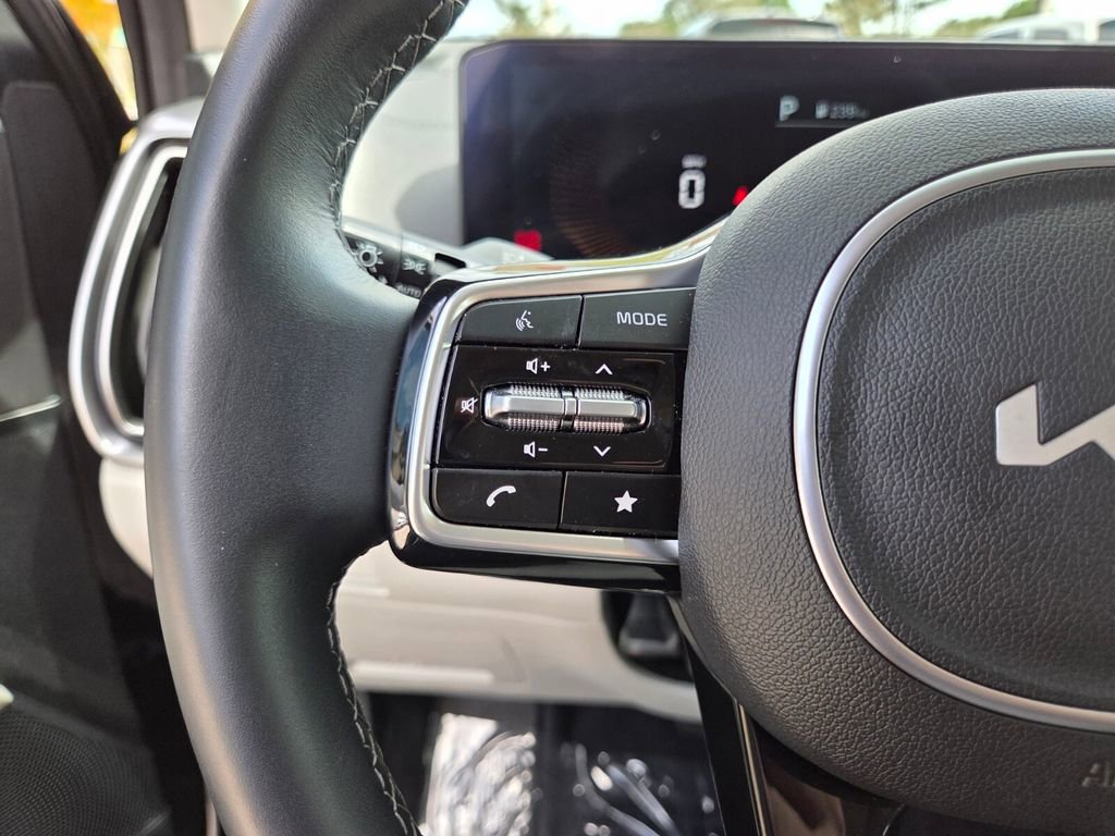 Used 2025 Kia Sorento EX w/ Panoramic Sunroof Package image 30