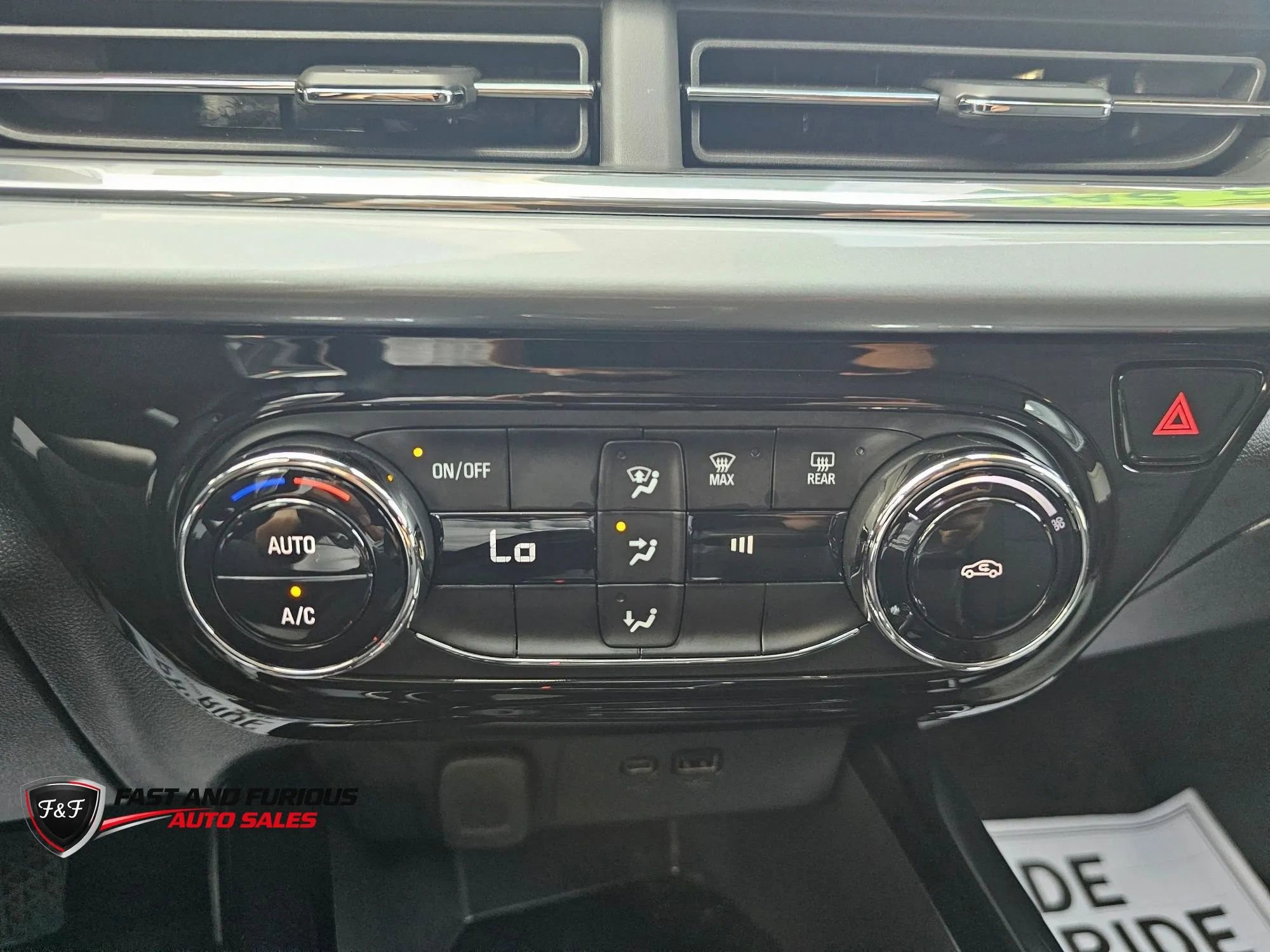 Used 2024 Chevrolet Trax LT FWD image 22