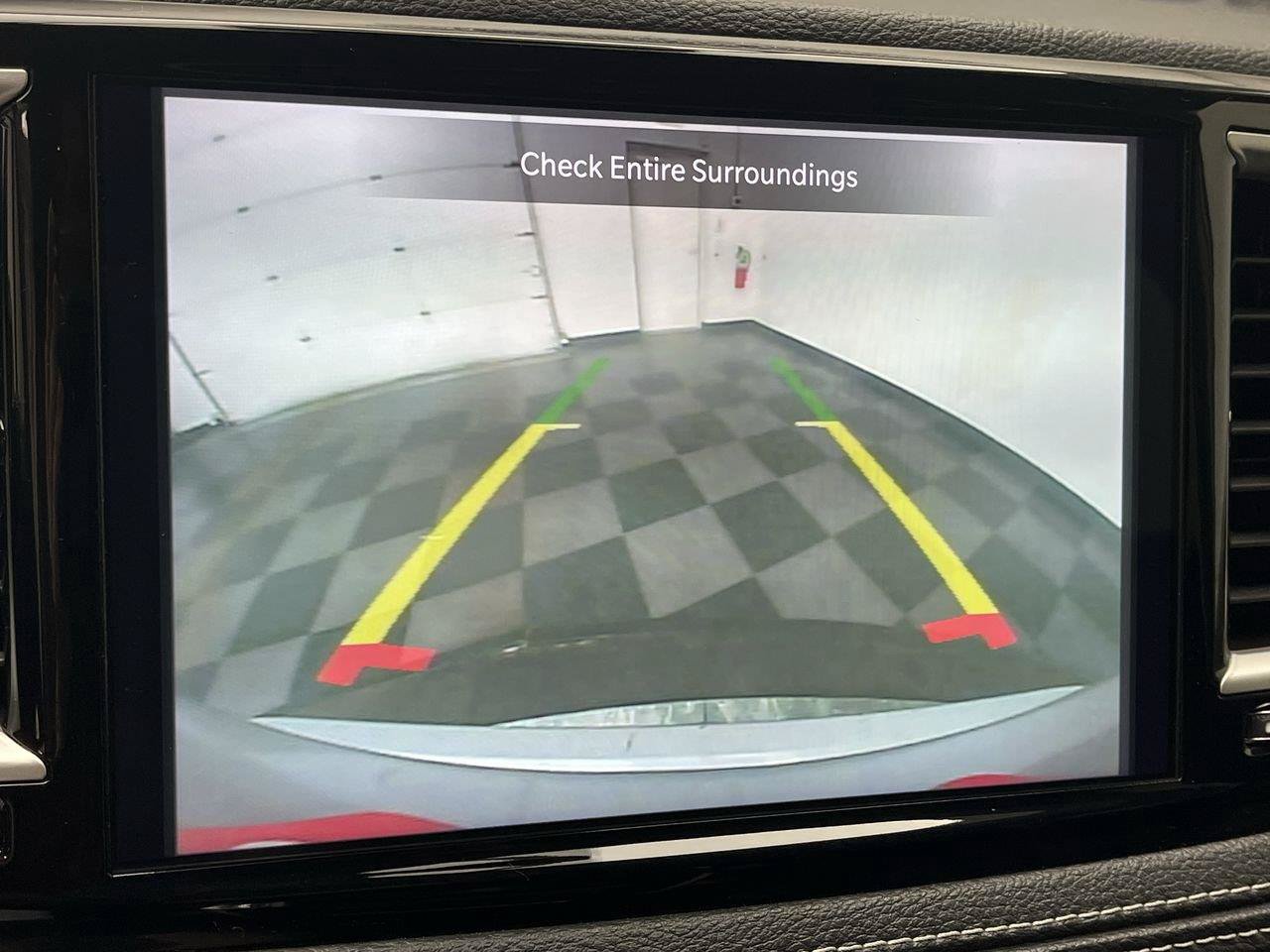Used 2024 Chrysler Pacifica Limited FWD image 6