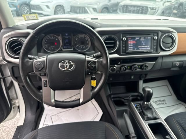 Used 2017 Toyota Tacoma SR5 AWD/4WD image 18