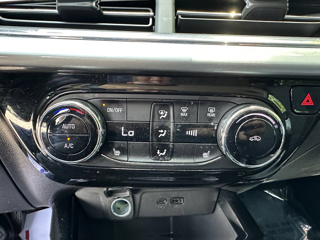 Used 2024 Chevrolet Trax LT w/ Driver Confidence Package FWD image 19