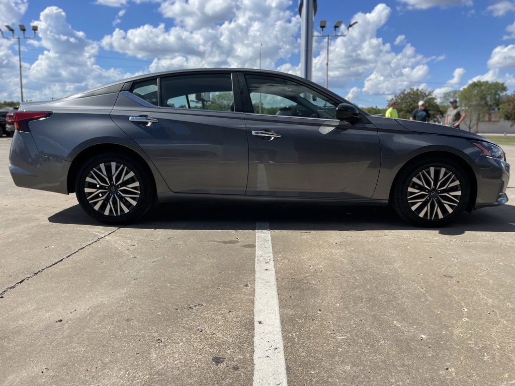Used 2024 Nissan Altima 2.5 SV image 6