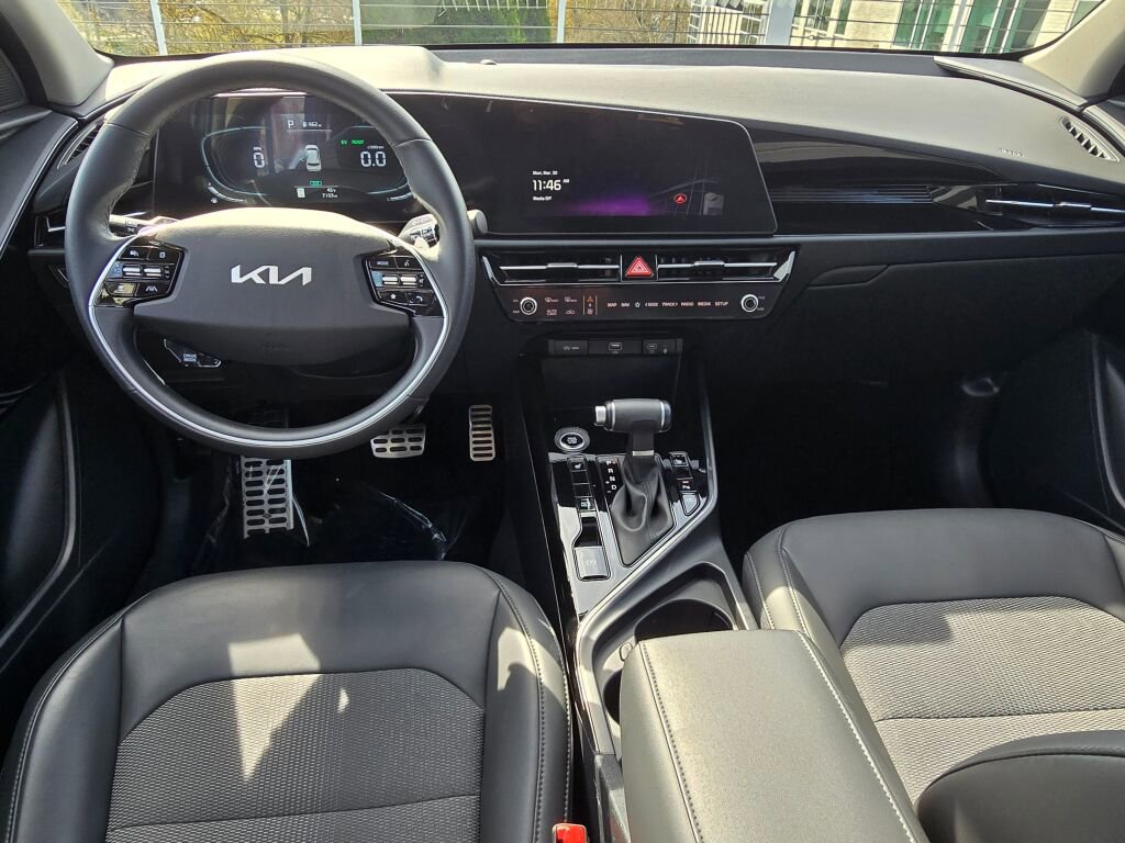 Used 2024 Kia Niro EX Touring image 20