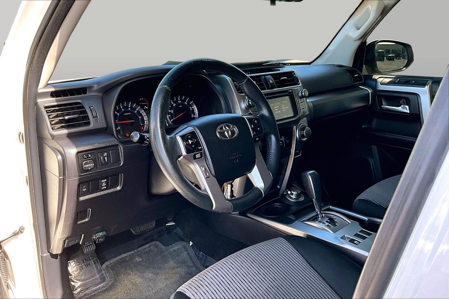 Used 2016 Toyota 4Runner SR5 w/ Convenience Package AWD/4WD image 12