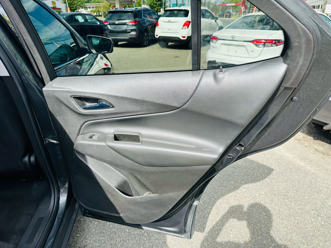 Used 2020 Chevrolet Equinox LT w/ Driver Convenience Package image 24