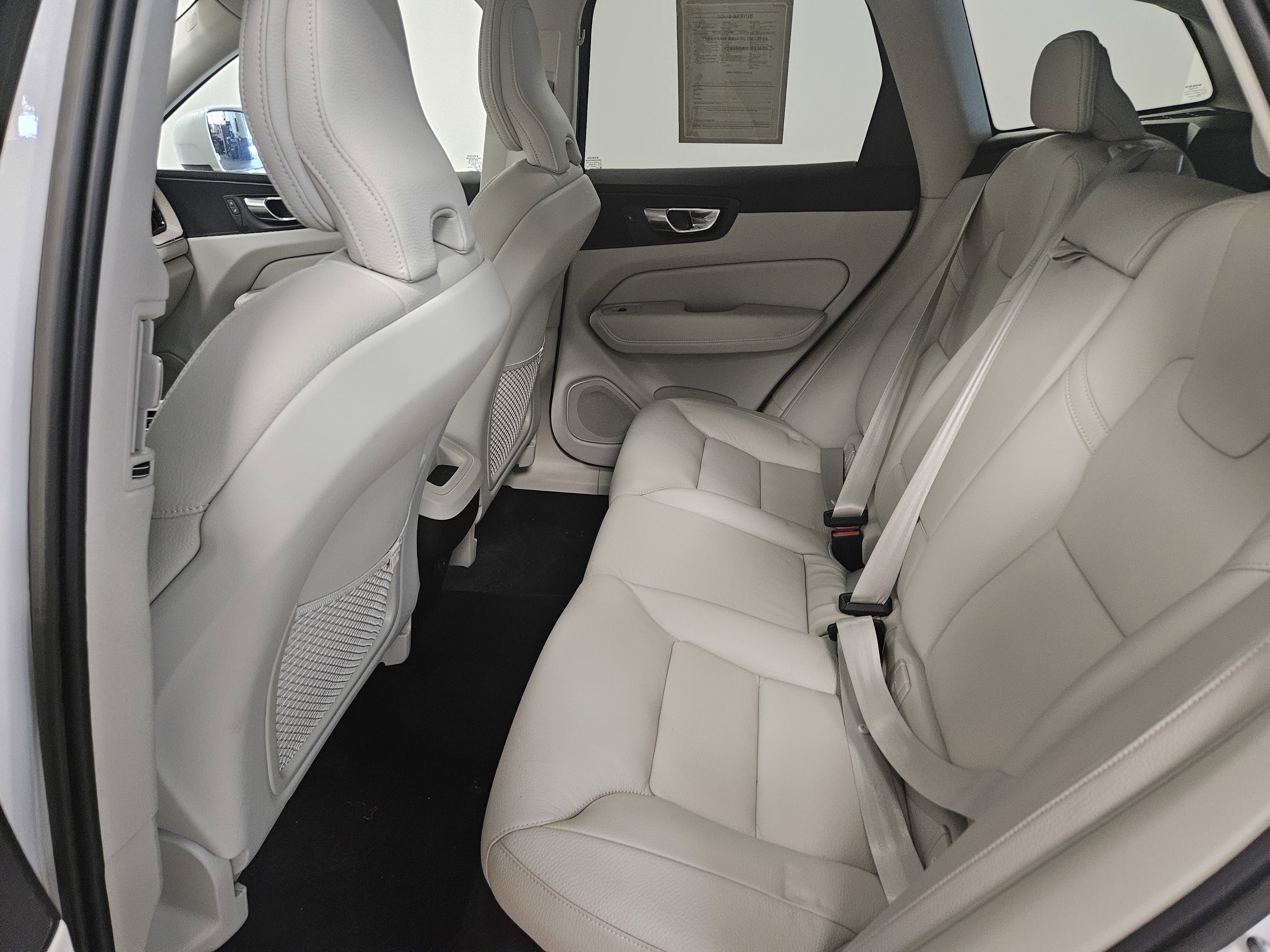 Used 2023 Volvo XC60 B5 Plus w/ Climate Package AWD/4WD image 10