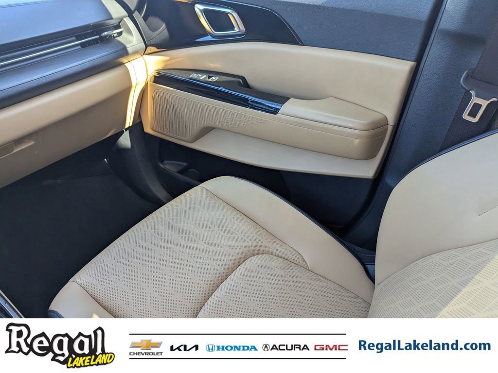 Used 2023 Kia Carnival EX image 14