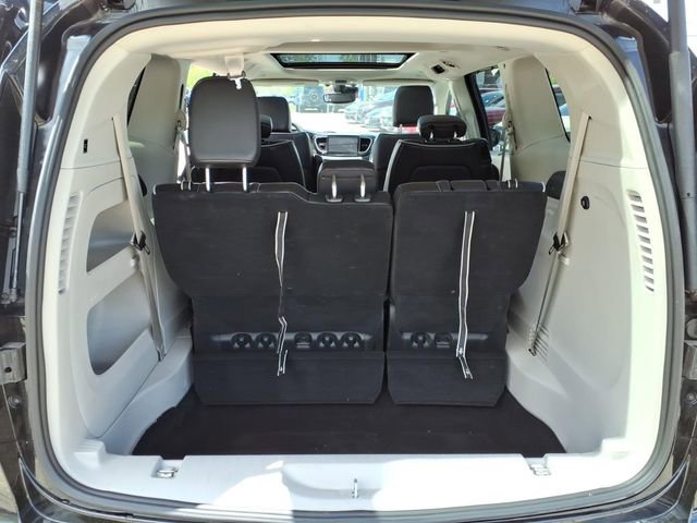 Used 2024 Chrysler Pacifica Limited FWD image 15