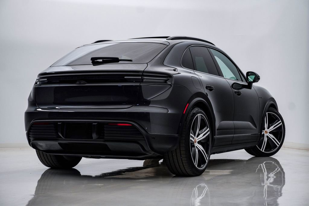Certified 2025 Porsche Macan 4S Electric AWD/4WD image 11