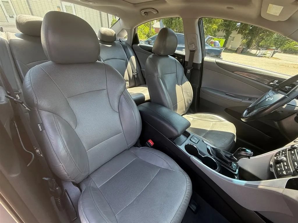 Used 2014 Hyundai Sonata Limited w/ Technology Package 05 FWD image 26