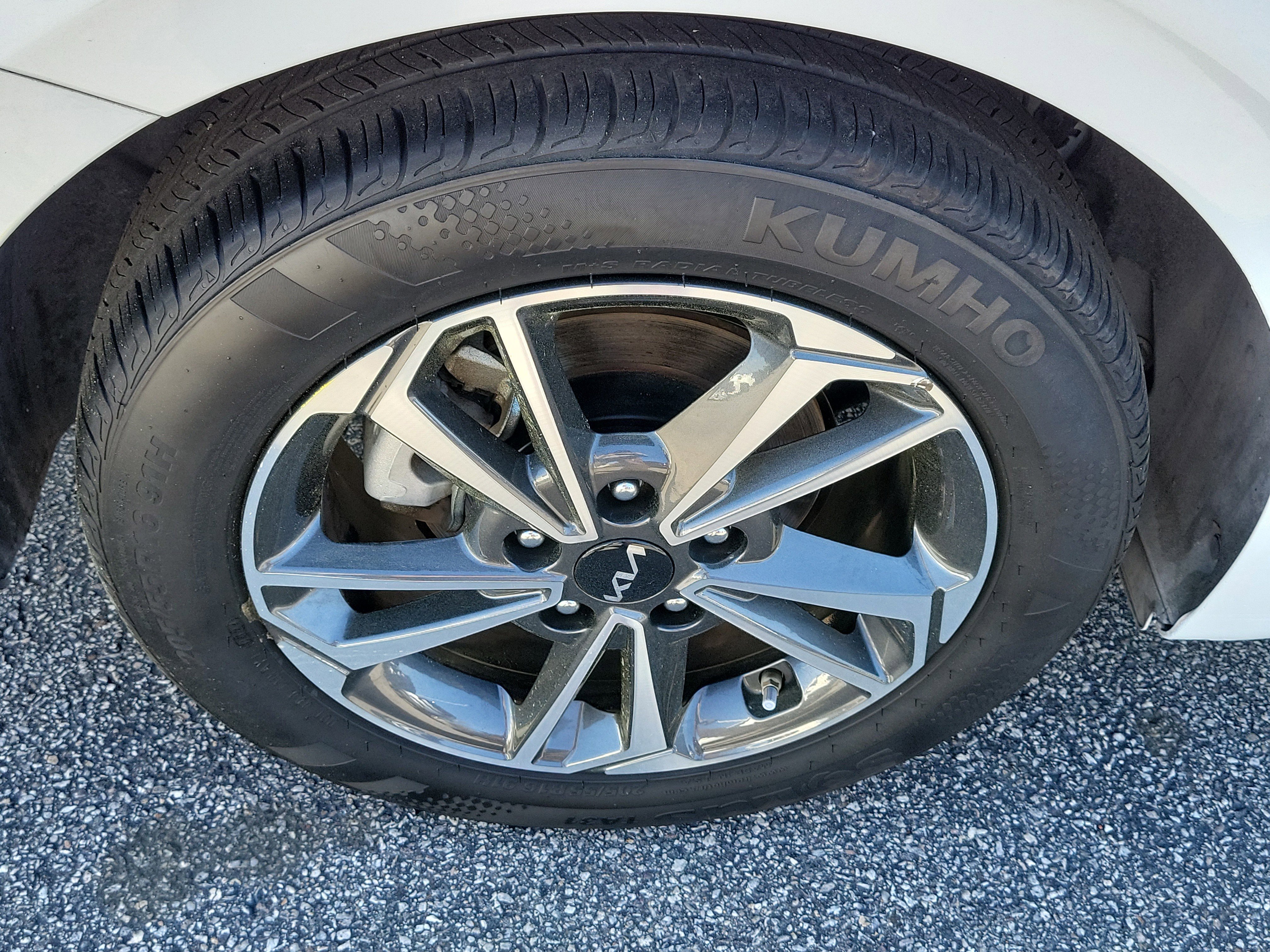 Used 2024 Kia Forte LXS image 7