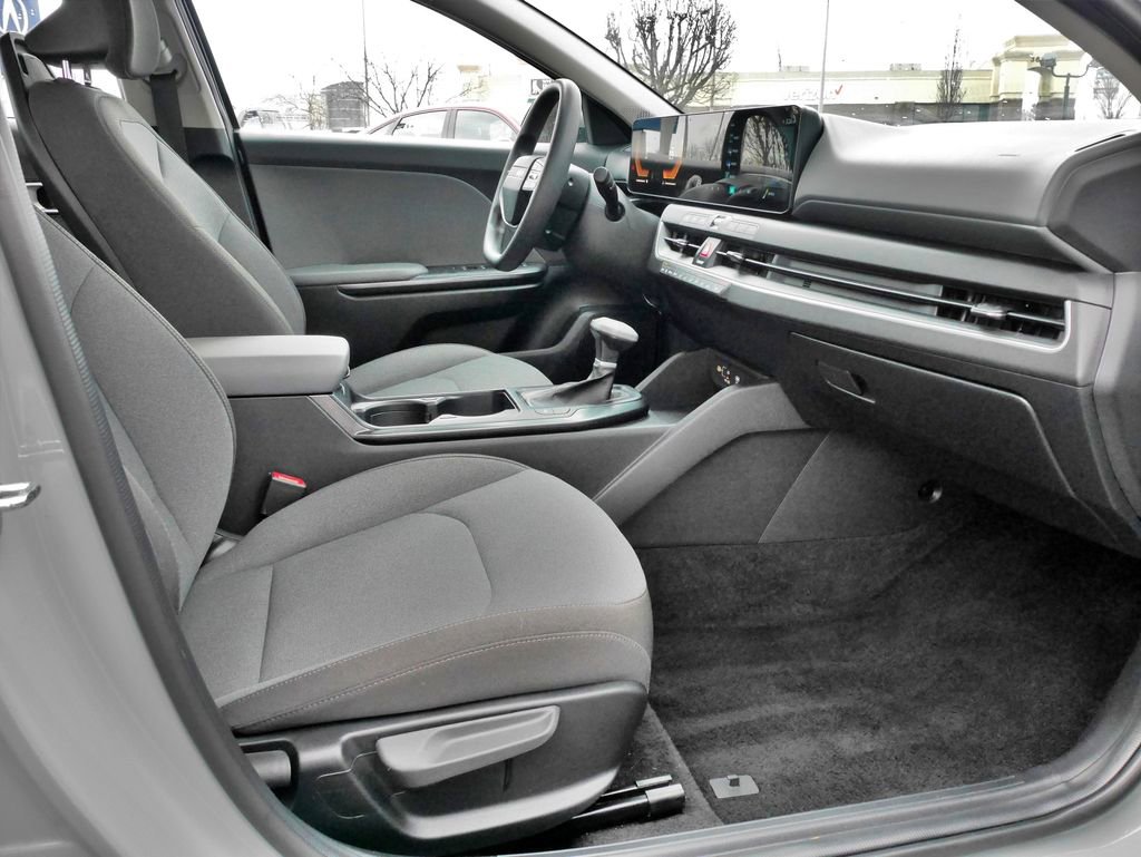 Used 2025 Kia K4 LXS image 12