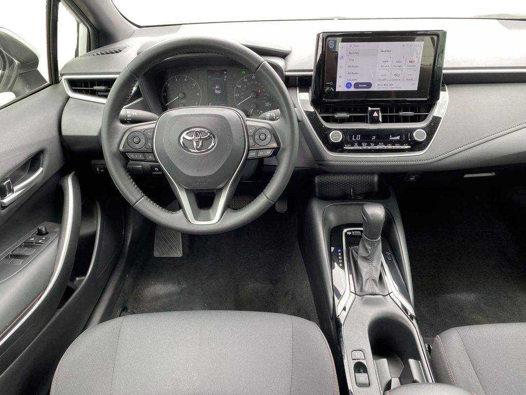 Used 2025 Toyota Corolla SE FWD image 4