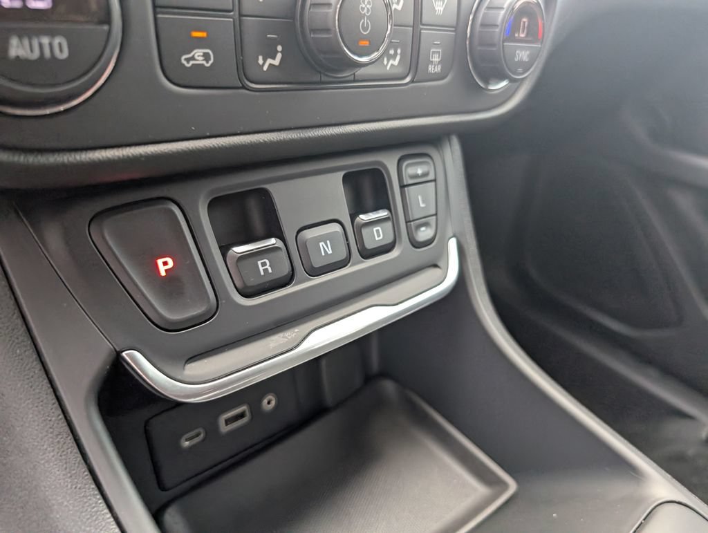 Used 2019 GMC Terrain SLE w/ Driver Convenience Package AWD/4WD image 20
