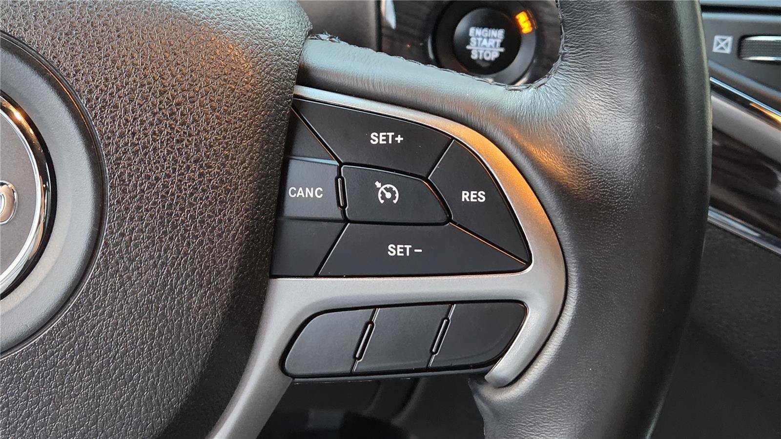 Used 2018 Jeep Grand Cherokee Overland AWD/4WD image 19