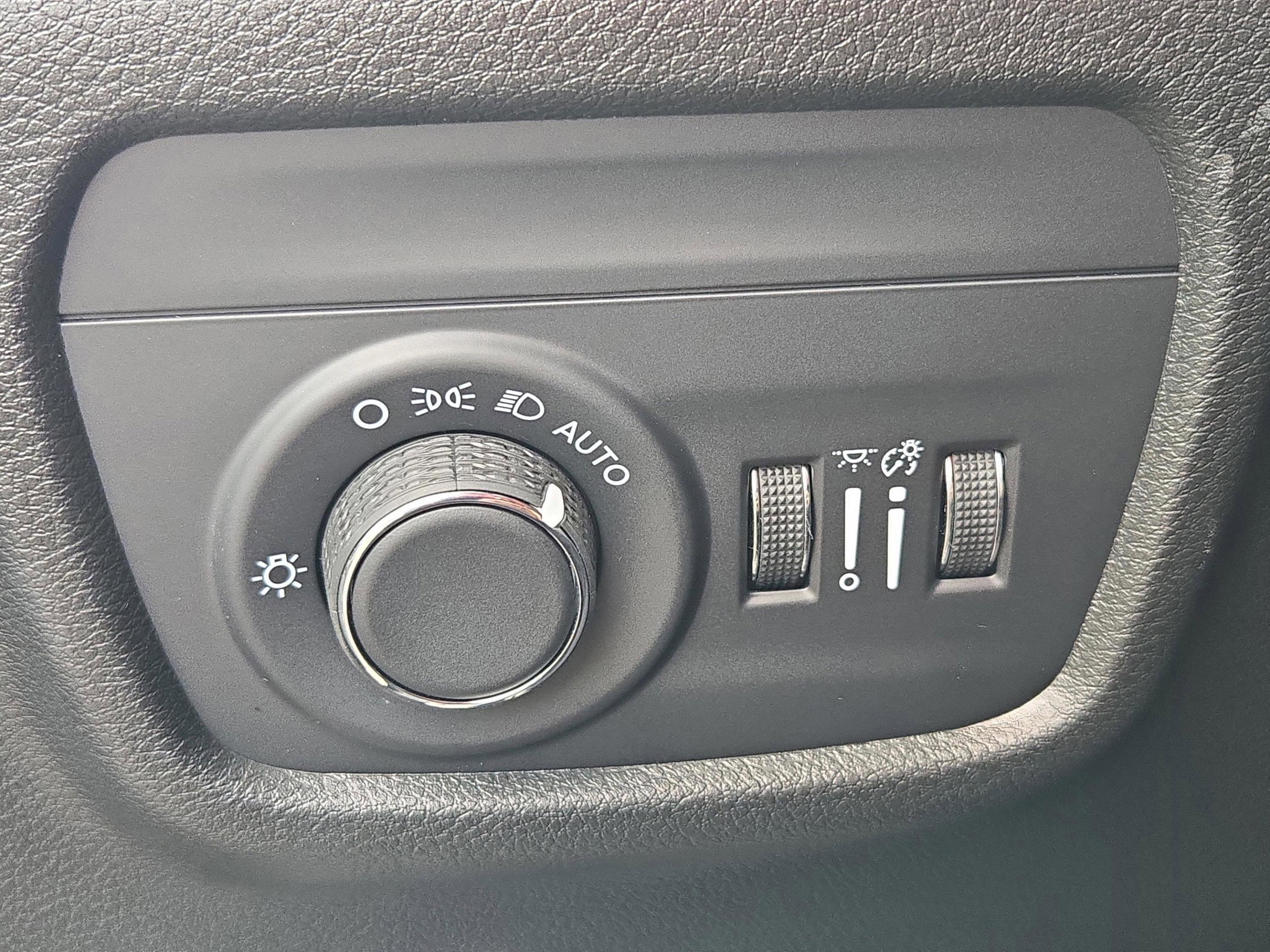 New 2025 Jeep Grand Cherokee L Altitude image 32