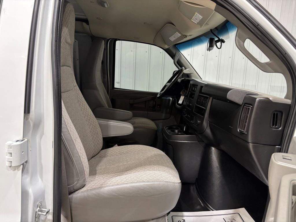 Used 2017 Chevrolet Express 2500 image 12