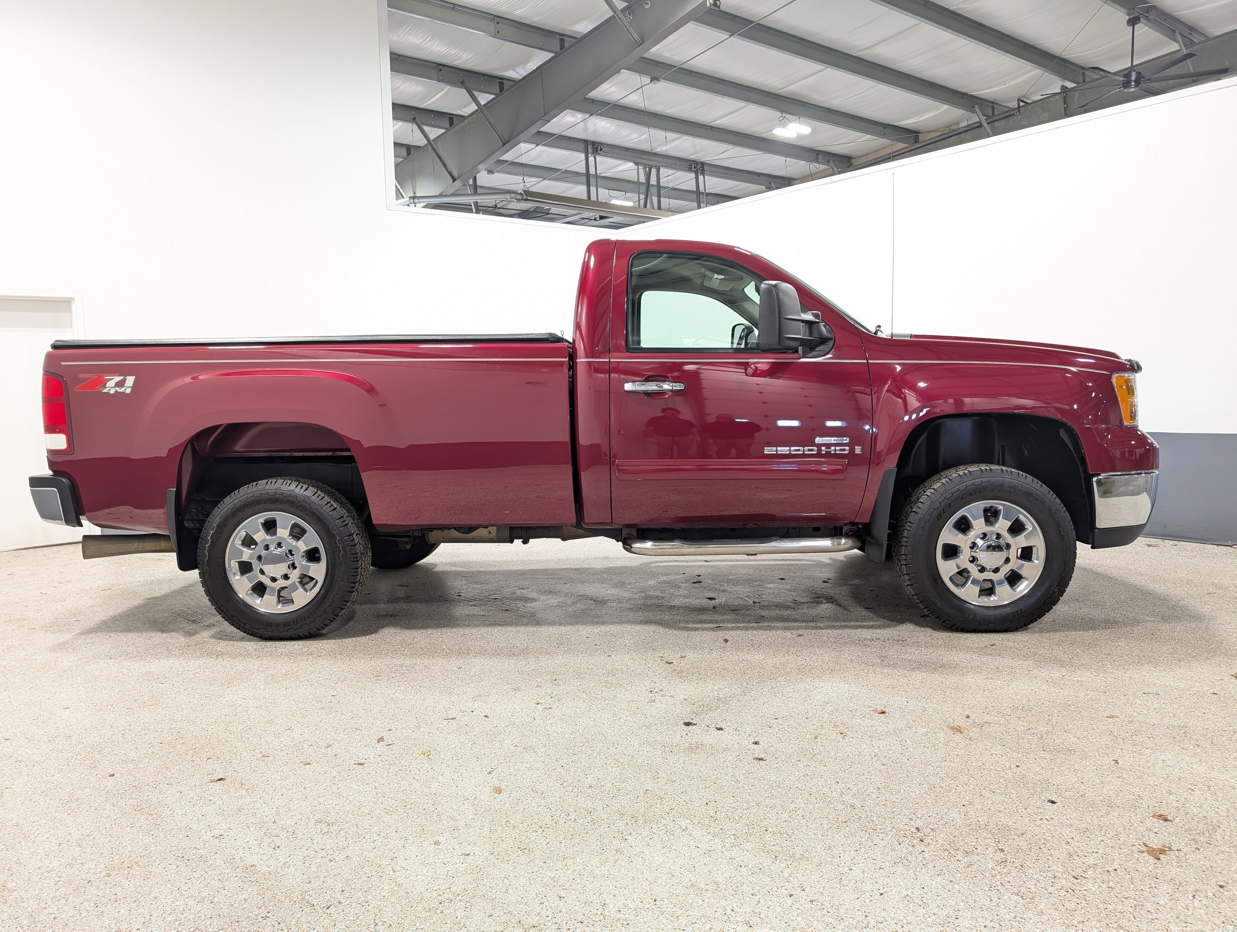 Used 2007 GMC Sierra 2500 SLE w/ Z71 Off-Road Package AWD/4WD image 2